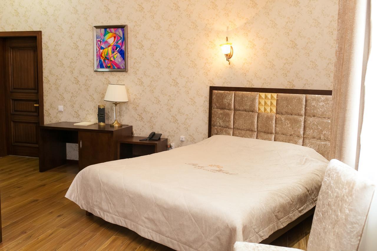 Park Hotel Karagandy Eksteriør bilde